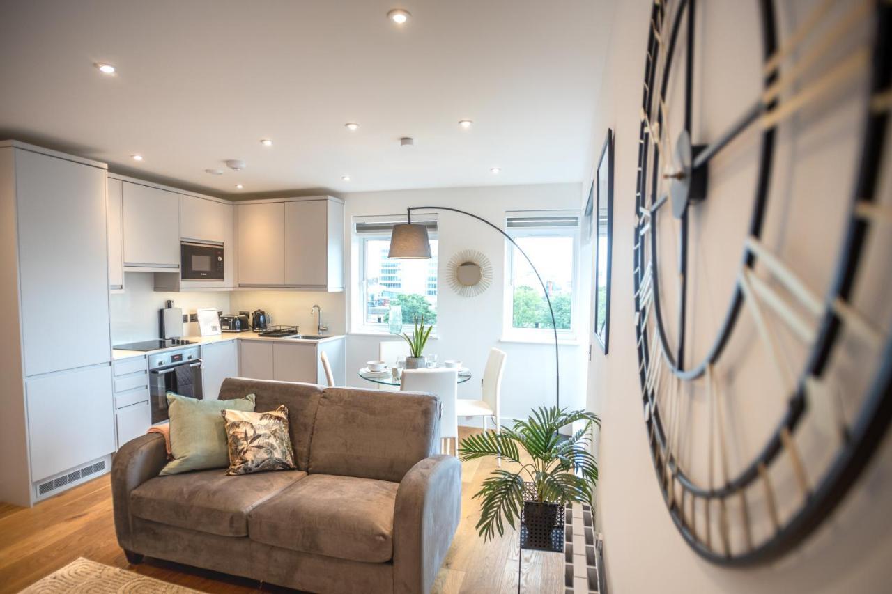 Deluxe Chic 1 2 Bed Apts Near Heathrow Legoland Windsor Slough Βίλα Εξωτερικό φωτογραφία