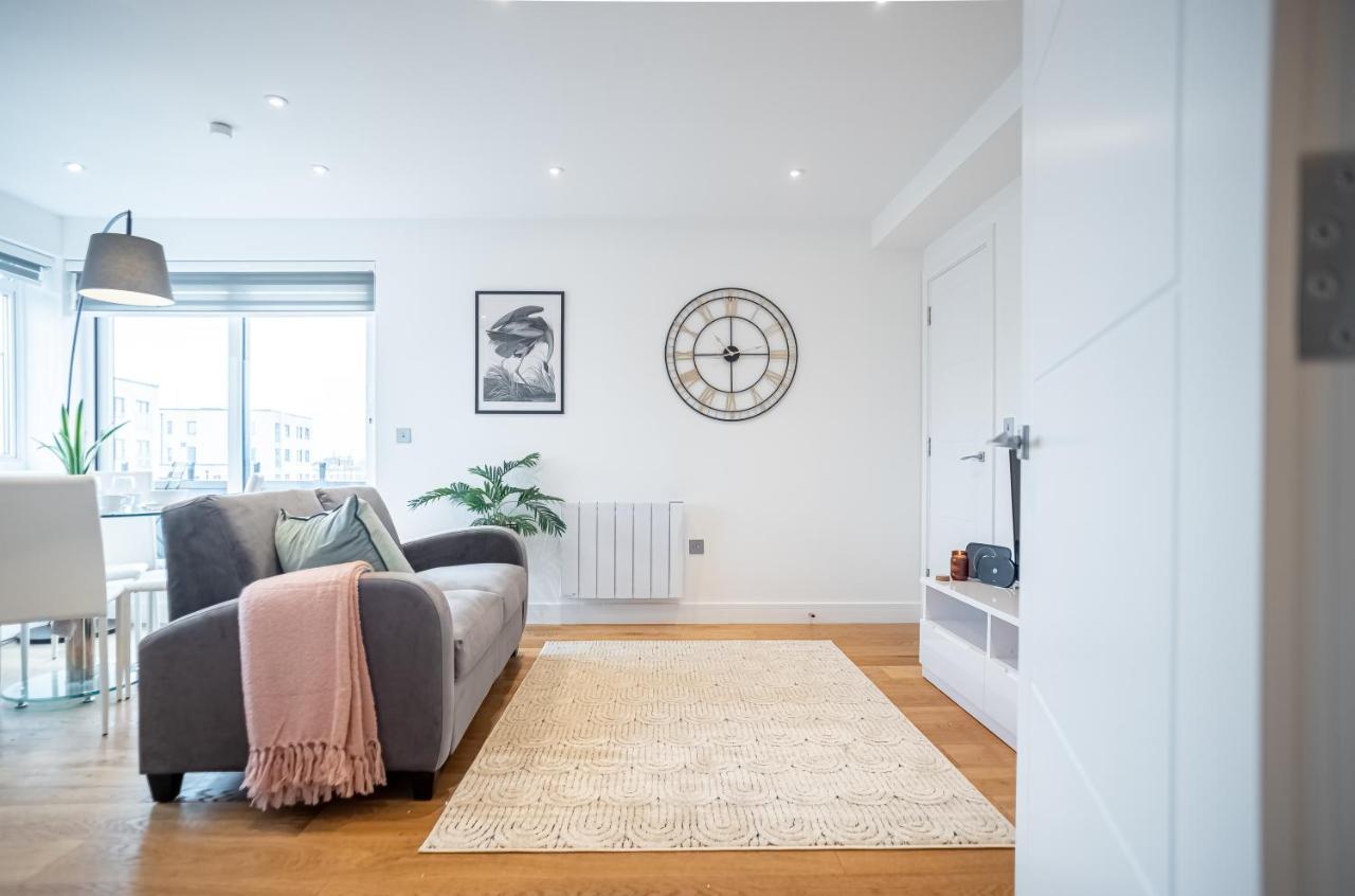 Deluxe Chic 1 2 Bed Apts Near Heathrow Legoland Windsor Slough Βίλα Εξωτερικό φωτογραφία