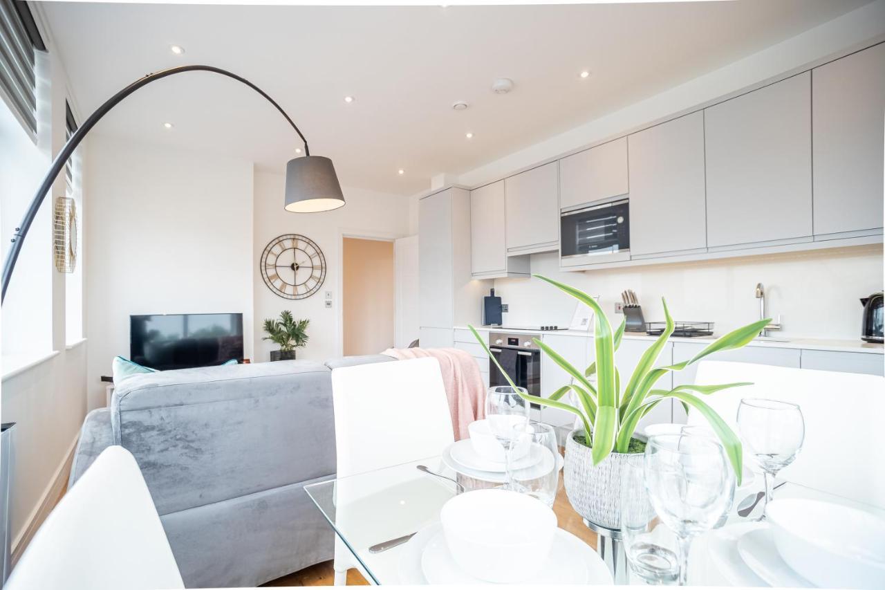 Deluxe Chic 1 2 Bed Apts Near Heathrow Legoland Windsor Slough Βίλα Εξωτερικό φωτογραφία