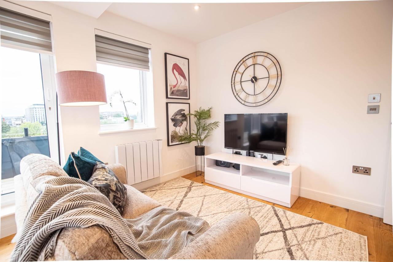 Deluxe Chic 1 2 Bed Apts Near Heathrow Legoland Windsor Slough Βίλα Εξωτερικό φωτογραφία
