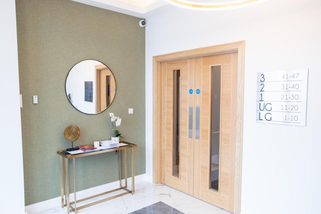 Deluxe Chic 1 2 Bed Apts Near Heathrow Legoland Windsor Slough Βίλα Εξωτερικό φωτογραφία