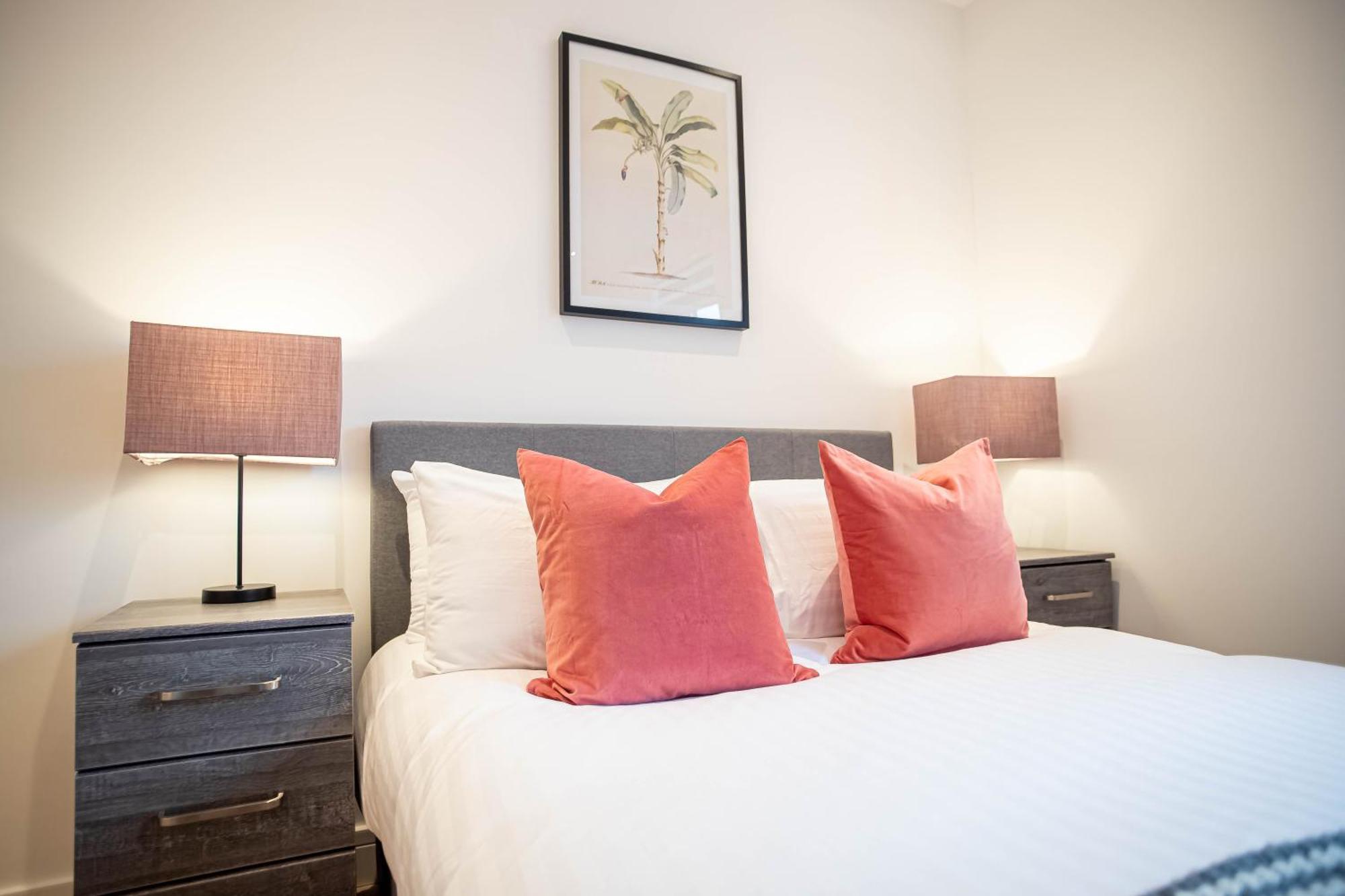 Deluxe Chic 1 2 Bed Apts Near Heathrow Legoland Windsor Slough Βίλα Εξωτερικό φωτογραφία
