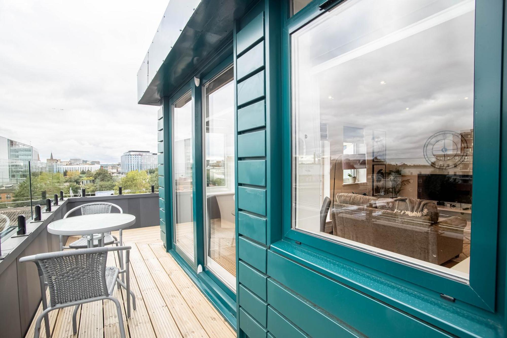 Deluxe Chic 1 2 Bed Apts Near Heathrow Legoland Windsor Slough Βίλα Εξωτερικό φωτογραφία
