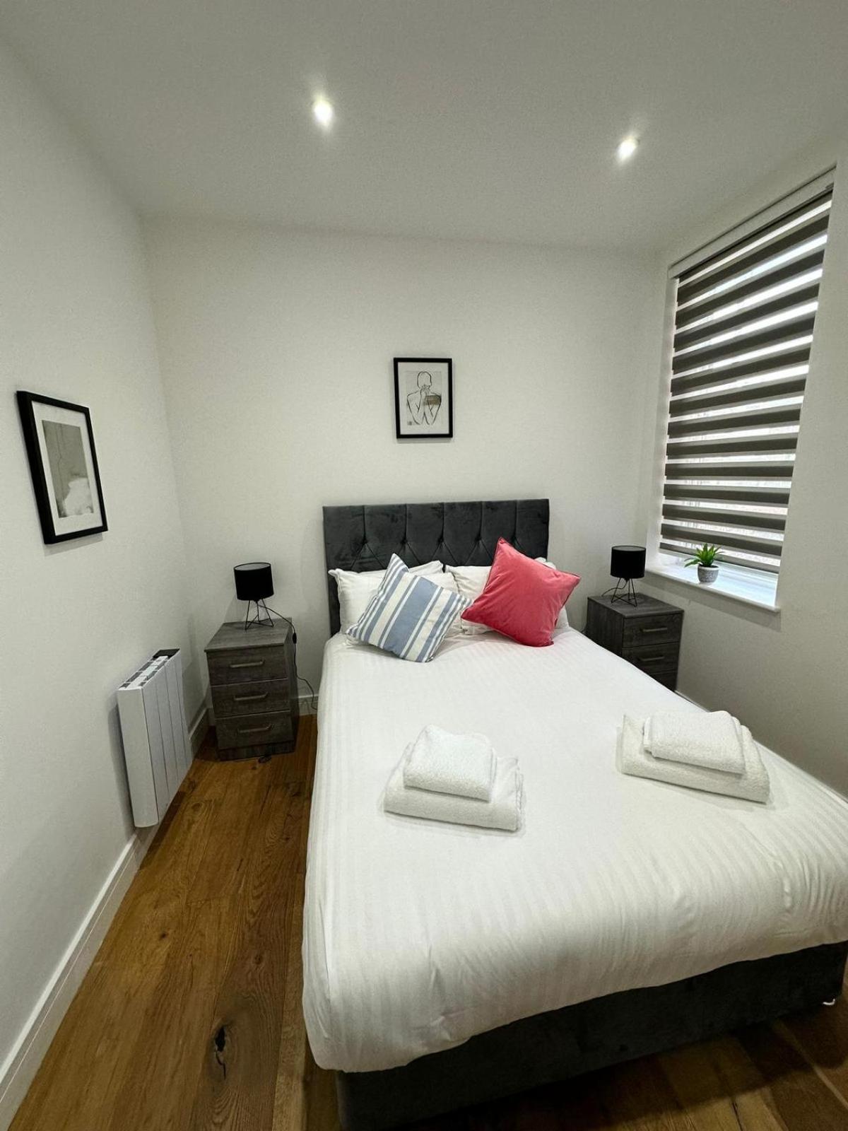 Deluxe Chic 1 2 Bed Apts Near Heathrow Legoland Windsor Slough Βίλα Εξωτερικό φωτογραφία