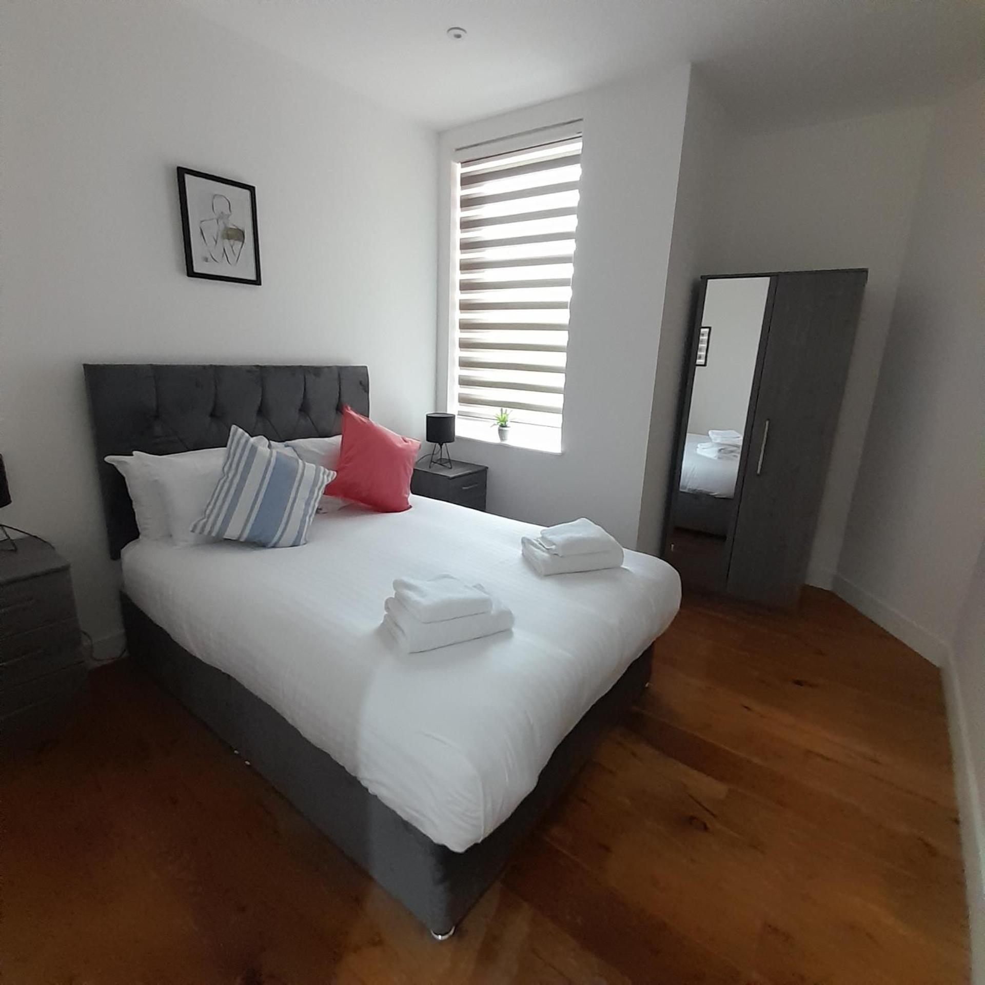 Deluxe Chic 1 2 Bed Apts Near Heathrow Legoland Windsor Slough Βίλα Εξωτερικό φωτογραφία