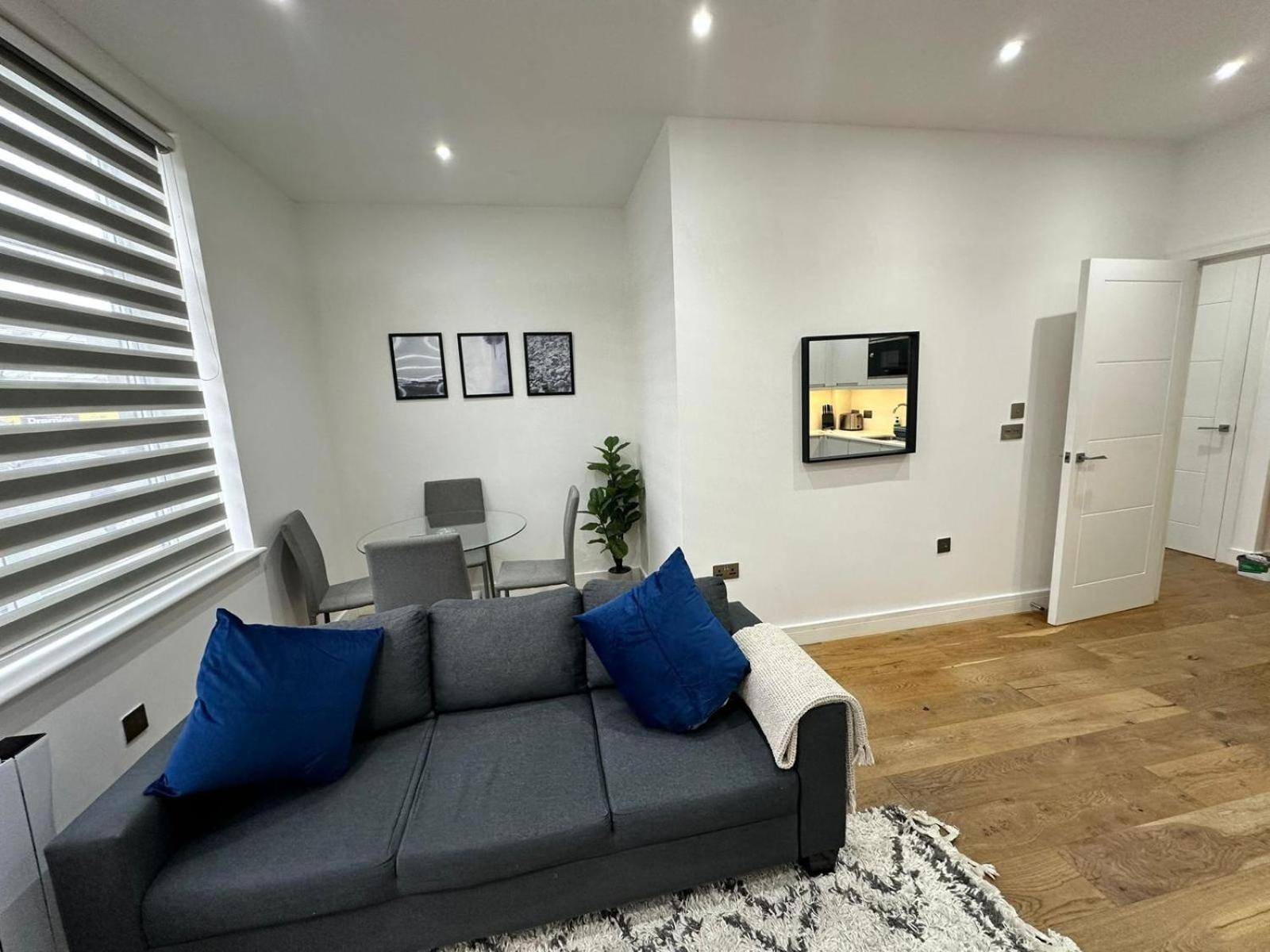 Deluxe Chic 1 2 Bed Apts Near Heathrow Legoland Windsor Slough Βίλα Εξωτερικό φωτογραφία