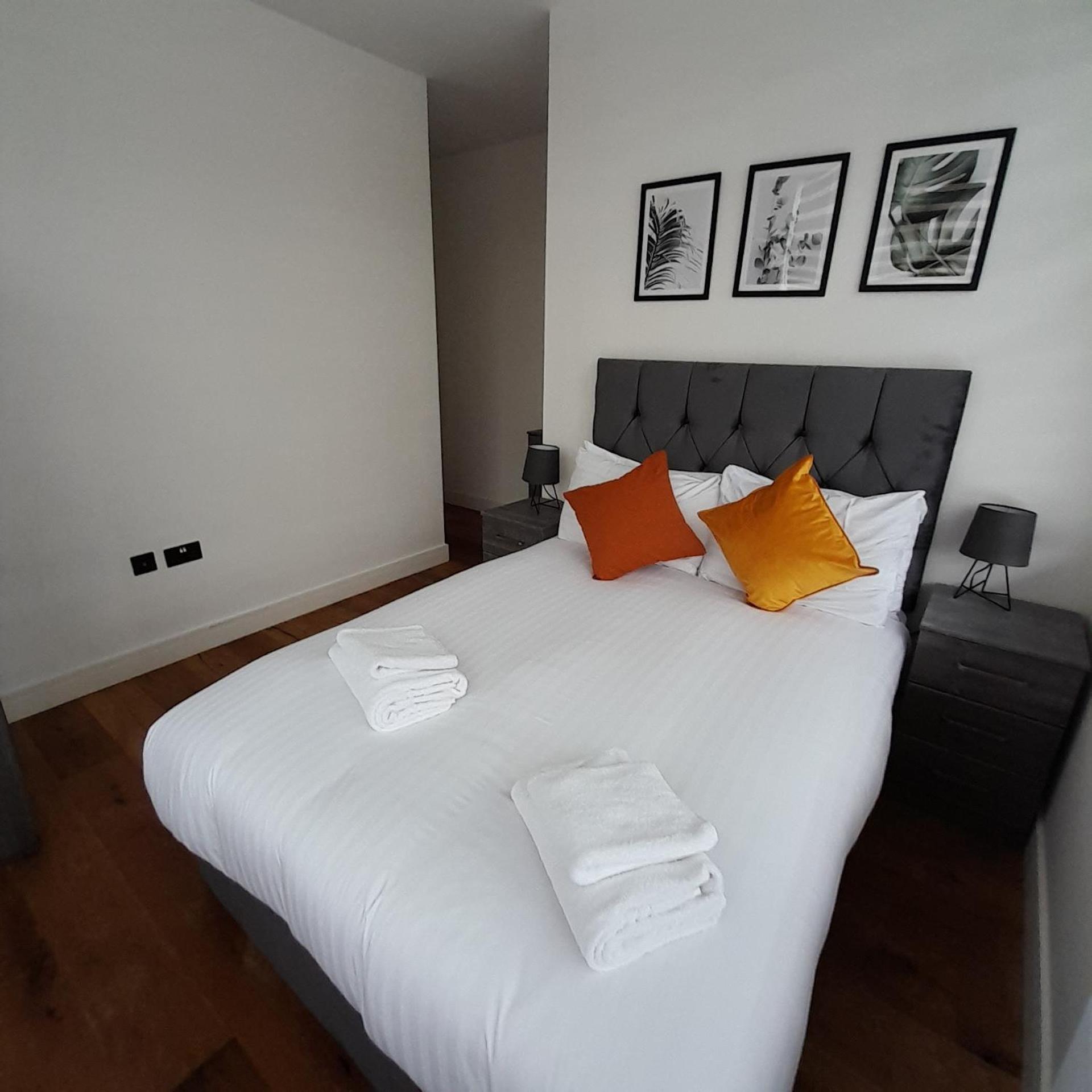 Deluxe Chic 1 2 Bed Apts Near Heathrow Legoland Windsor Slough Βίλα Εξωτερικό φωτογραφία