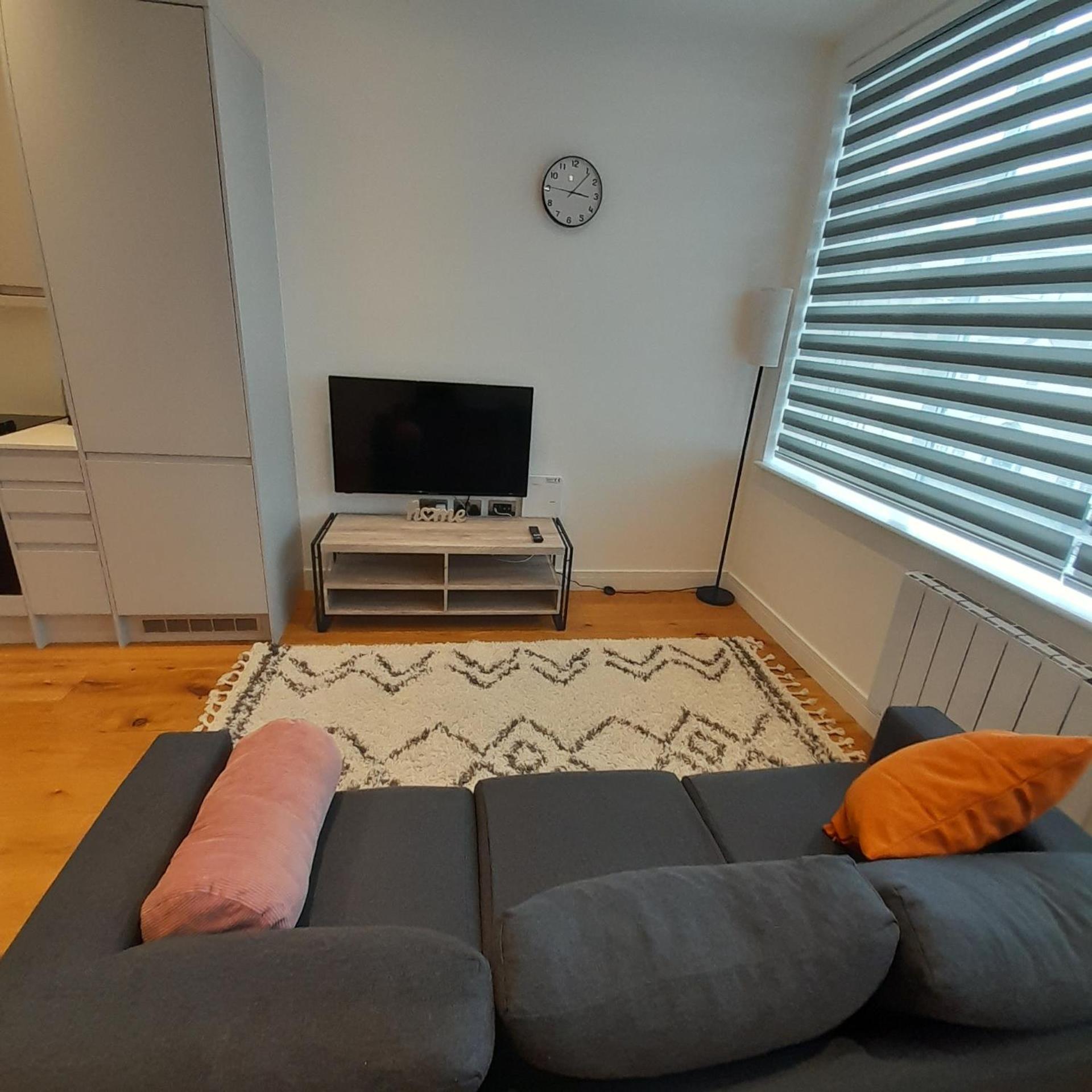 Deluxe Chic 1 2 Bed Apts Near Heathrow Legoland Windsor Slough Βίλα Εξωτερικό φωτογραφία
