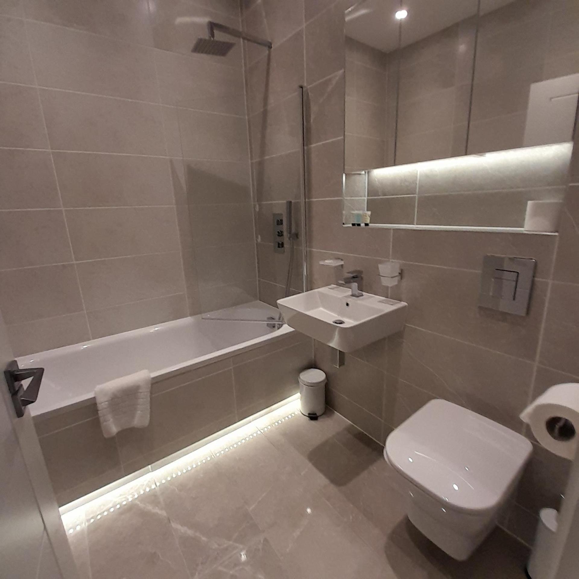 Deluxe Chic 1 2 Bed Apts Near Heathrow Legoland Windsor Slough Βίλα Εξωτερικό φωτογραφία