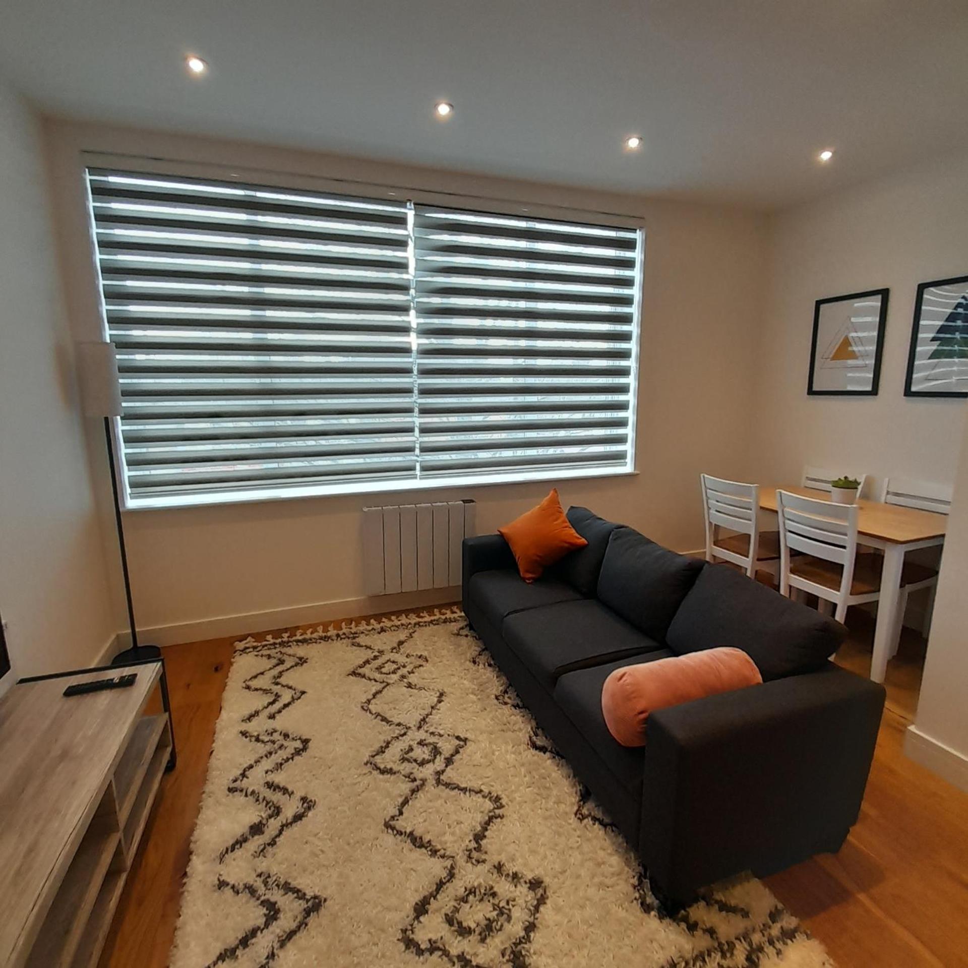 Deluxe Chic 1 2 Bed Apts Near Heathrow Legoland Windsor Slough Βίλα Εξωτερικό φωτογραφία